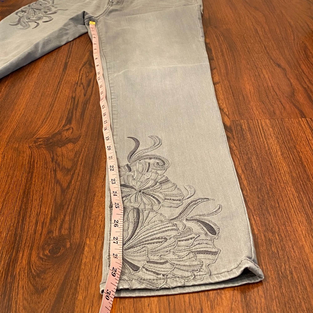 Chico's Embroidered Gray Straight Leg Jeans Size 0 - Picture 10 of 10